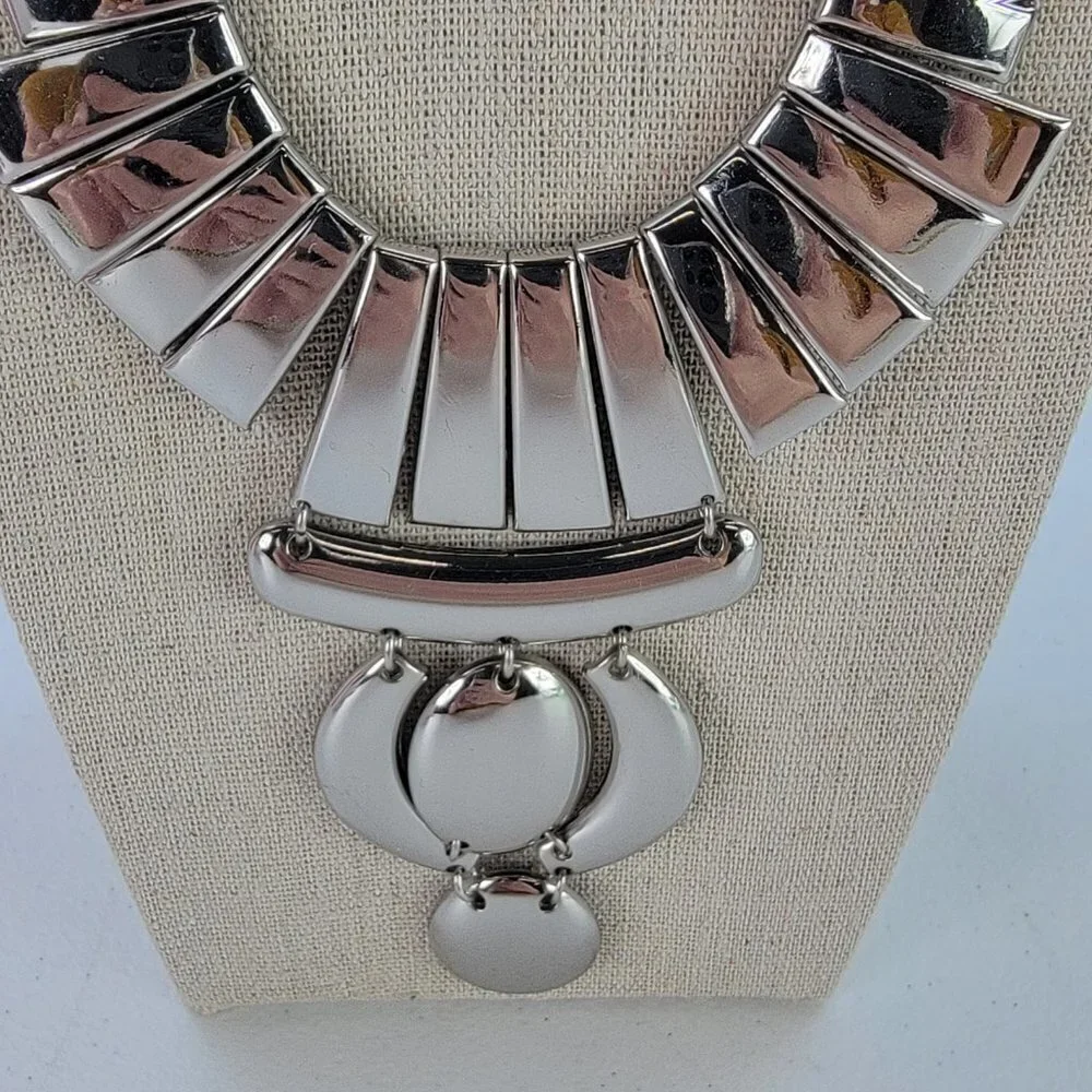 Unbranded silver tone